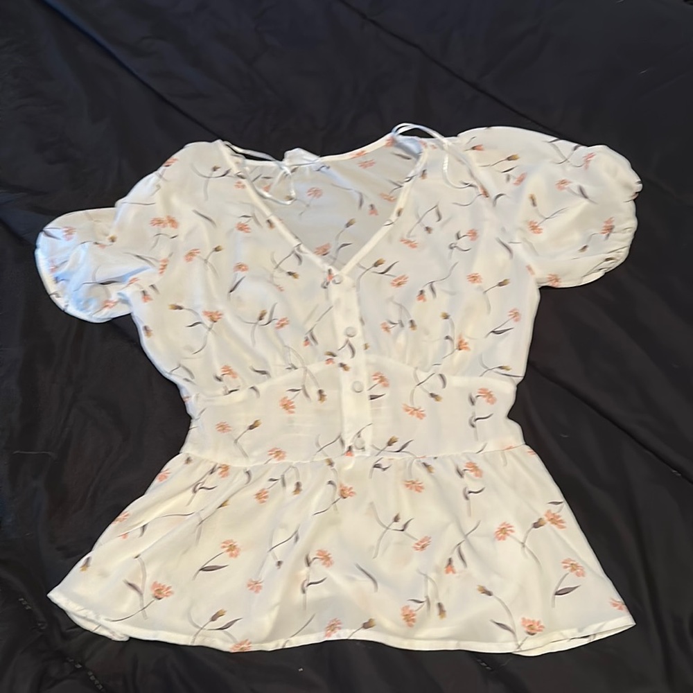 3 for $15 Adorable White Floral Blouse